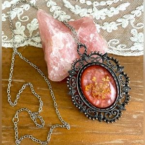 🌼 Vintage Dried Flowers Resin Cabochon Large Charm Statement Necklace 🌼